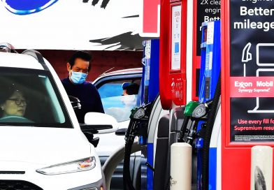 Los Ángeles tiene el precio de la gasolina más caro de Estados Unidos, a mas de $6 dólares el galón. Los Ángeles tiene el precio de la gasolina más caro de Estados Unidos, a mas de $6 dólares el galón.